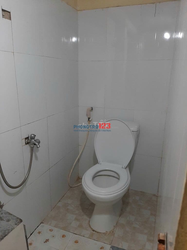 Cho thuê phòng trọ Sơn Trà, Đà Nẵng, DT 25m2, có gác, ngay đầu cầu rồng, giá 2,5 triệu/tháng